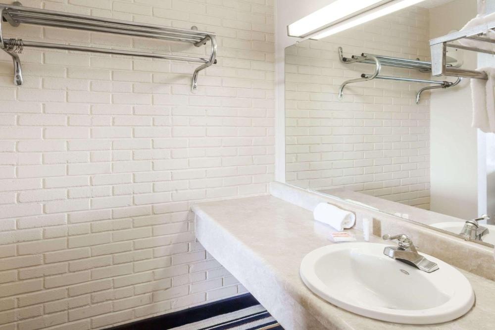 Days Inn by Wyndham Jackson